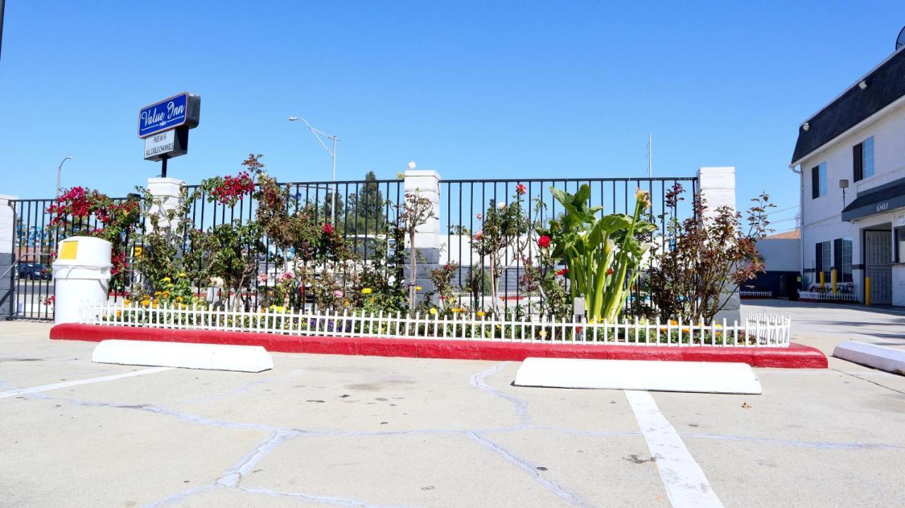 Value Inn Bellflower Bagian luar foto