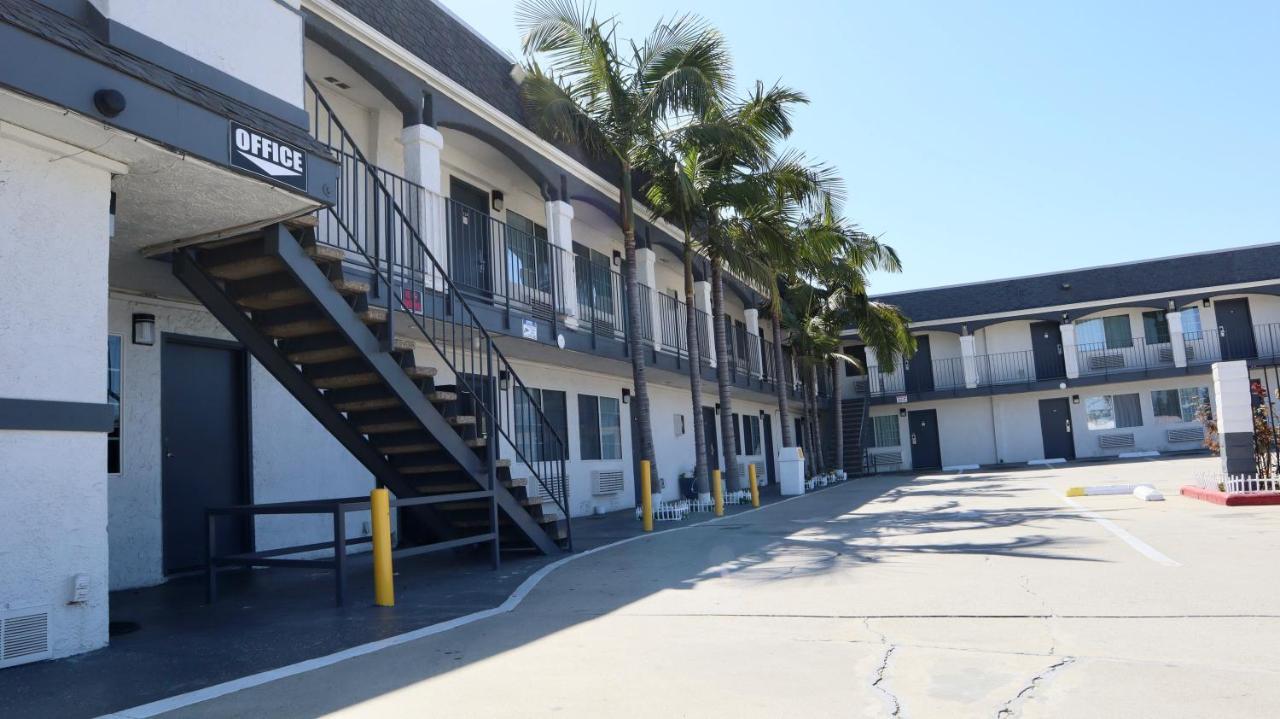 Value Inn Bellflower Bagian luar foto