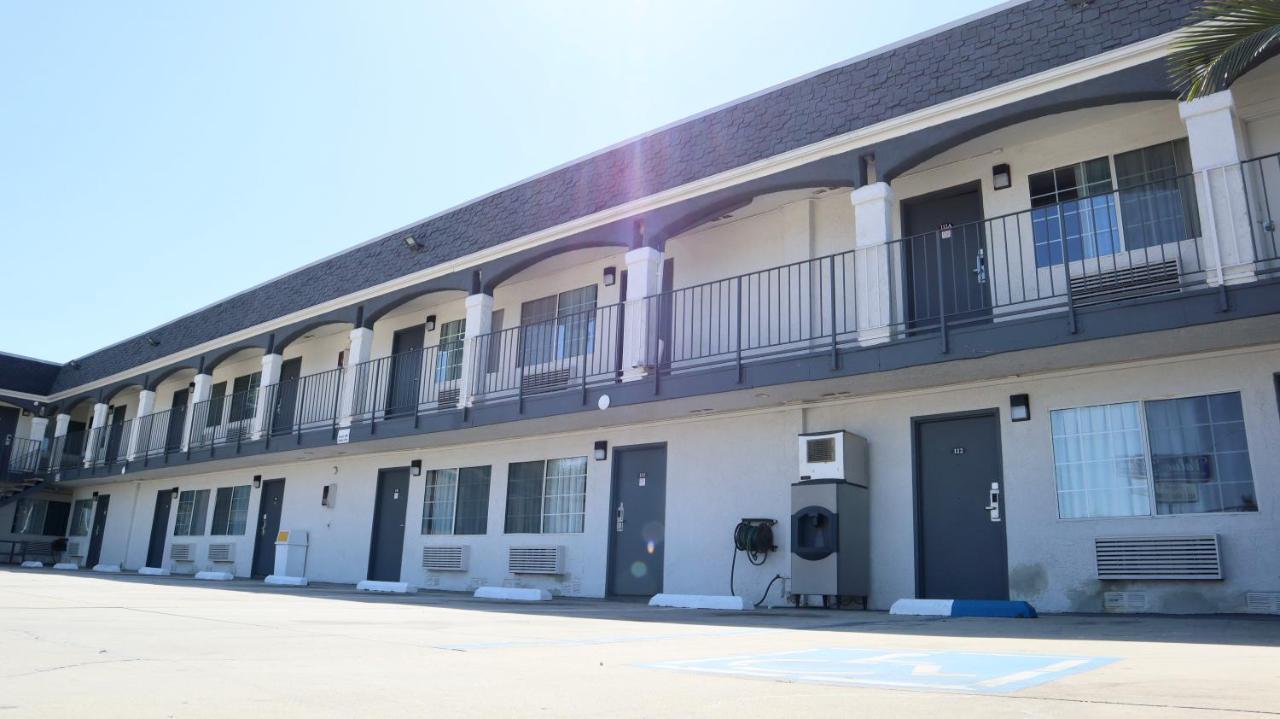 Value Inn Bellflower Bagian luar foto