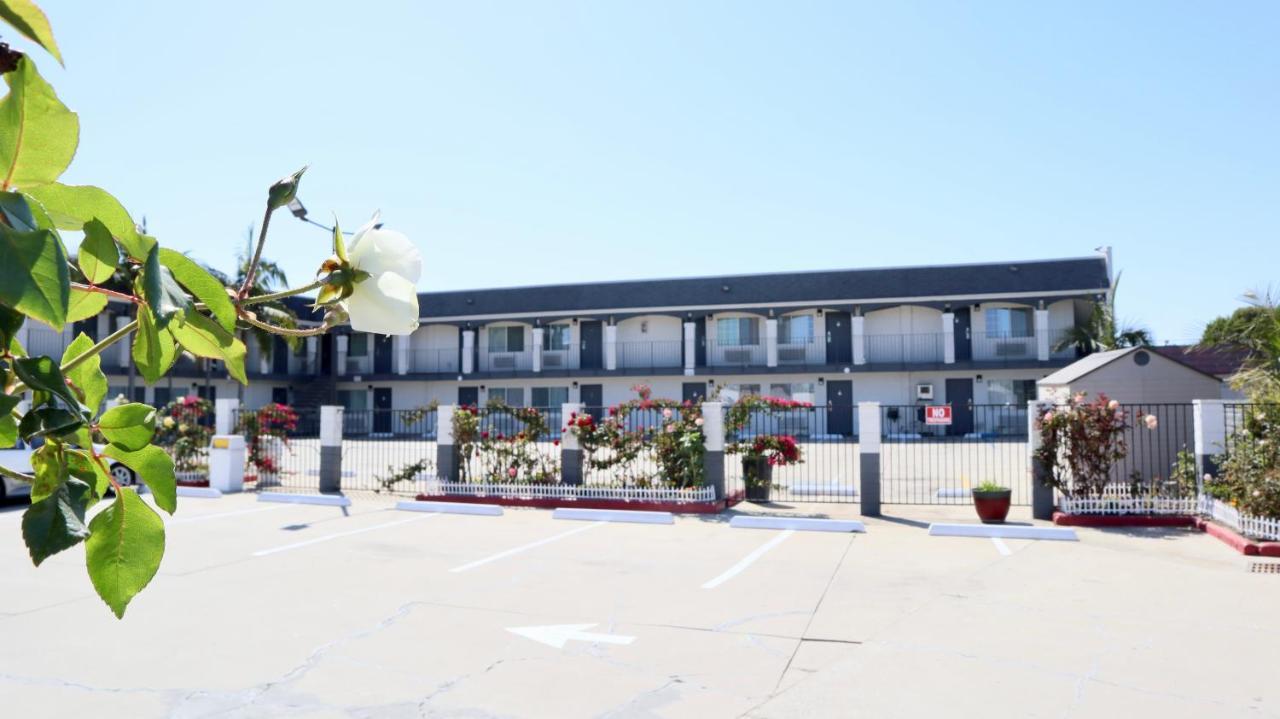 Value Inn Bellflower Bagian luar foto