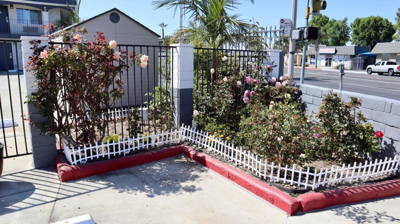Value Inn Bellflower Bagian luar foto