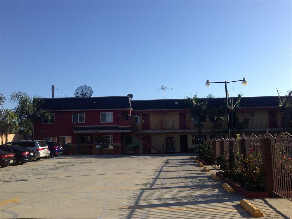Value Inn Bellflower Bagian luar foto