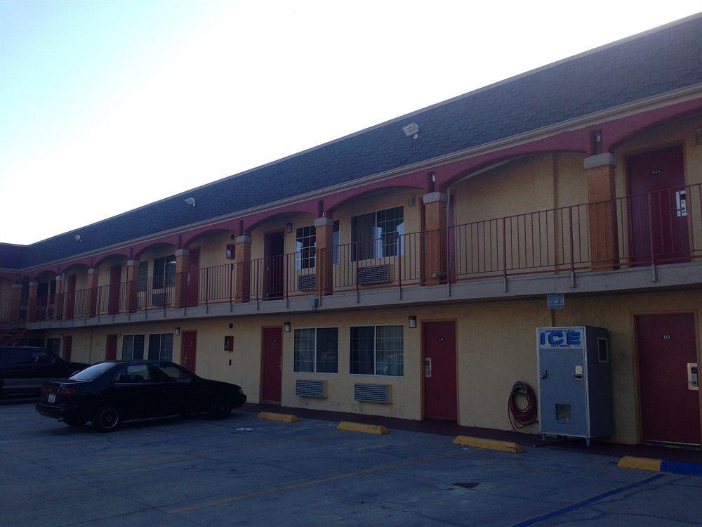 Value Inn Bellflower Bagian luar foto