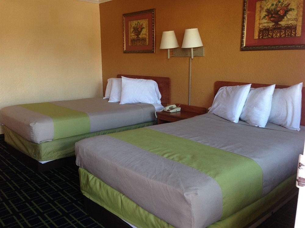 Value Inn Bellflower Bagian luar foto