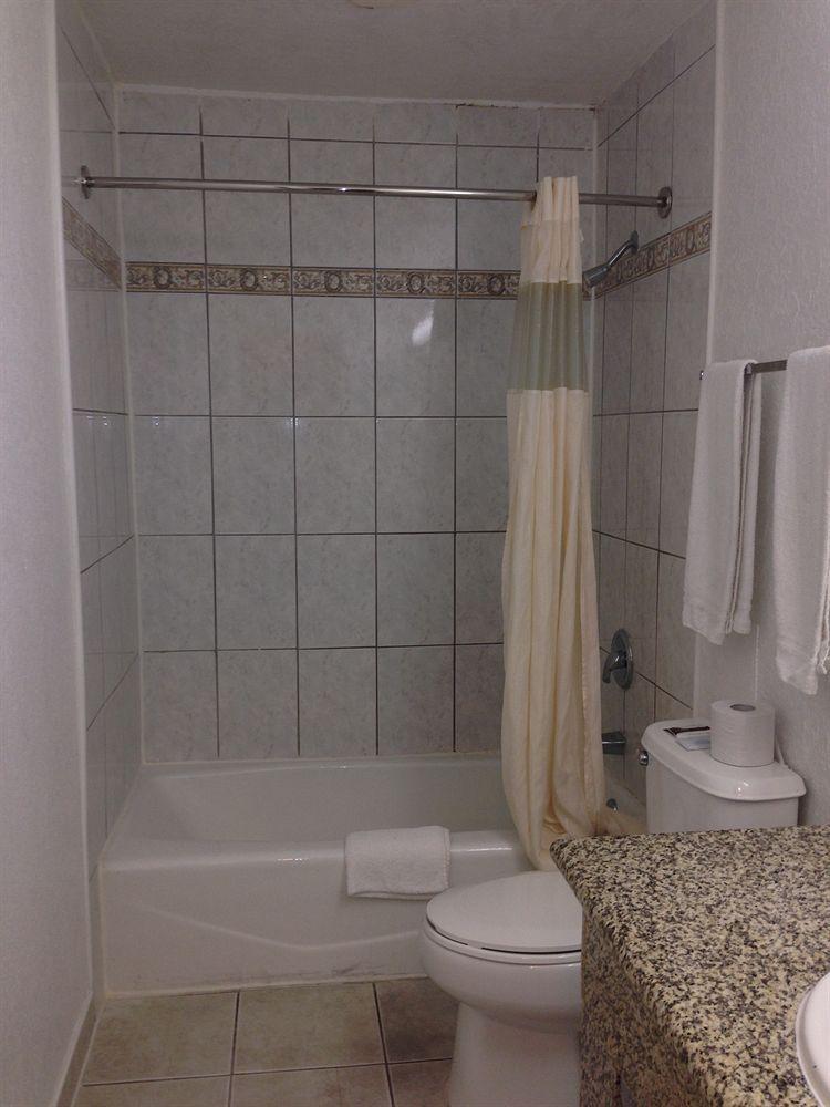 Value Inn Bellflower Bagian luar foto