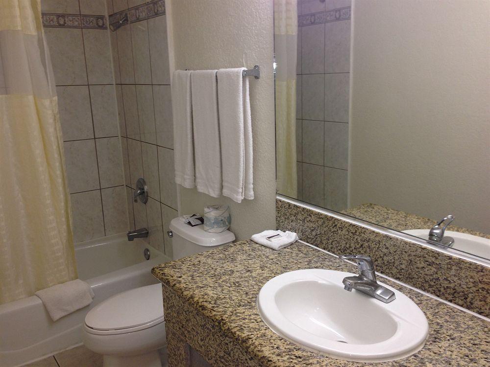 Value Inn Bellflower Bagian luar foto