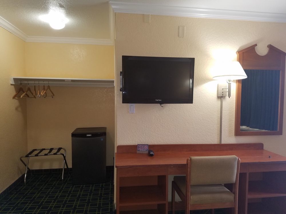 Value Inn Bellflower Bagian luar foto