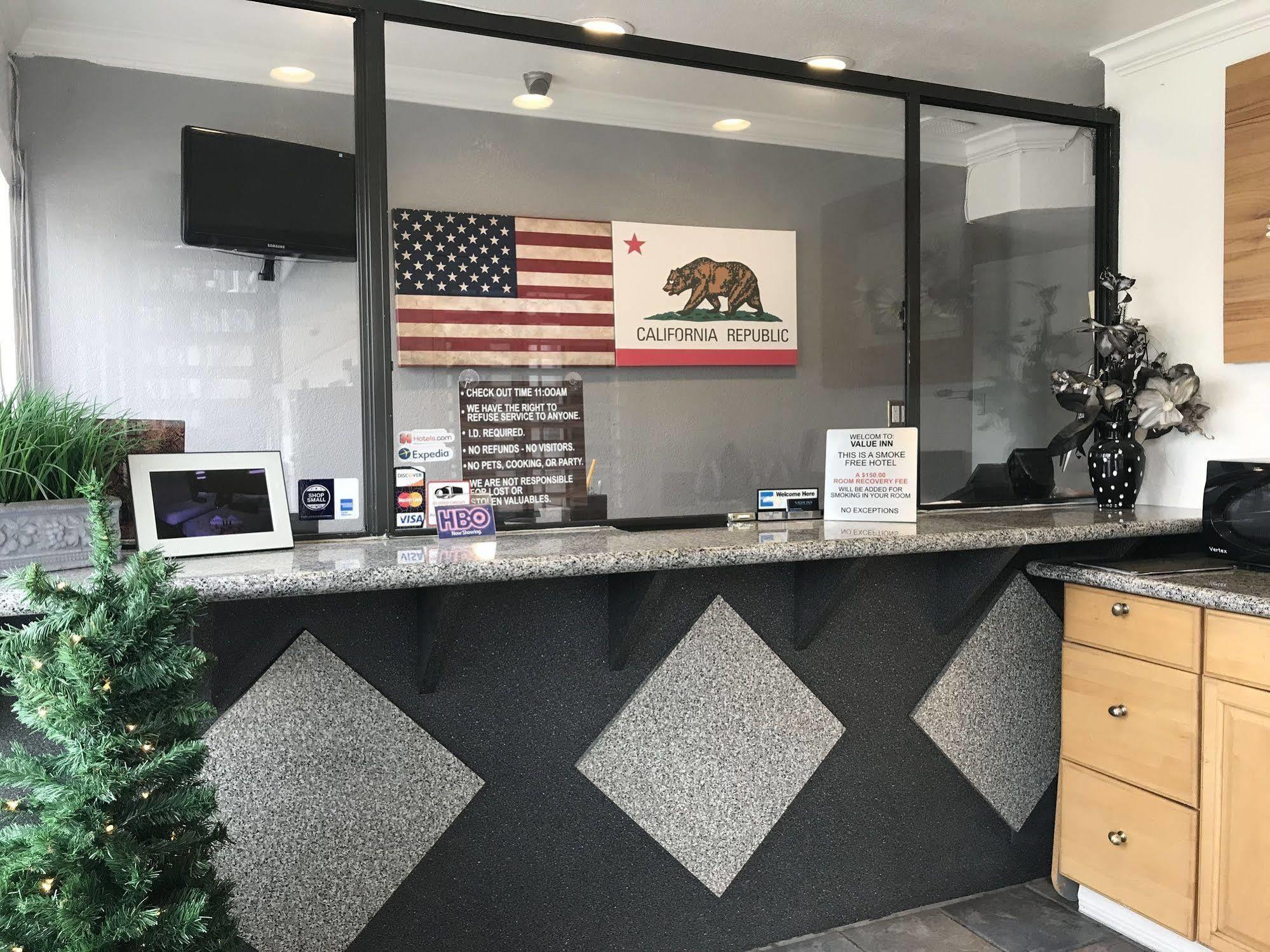 Value Inn Bellflower Bagian luar foto