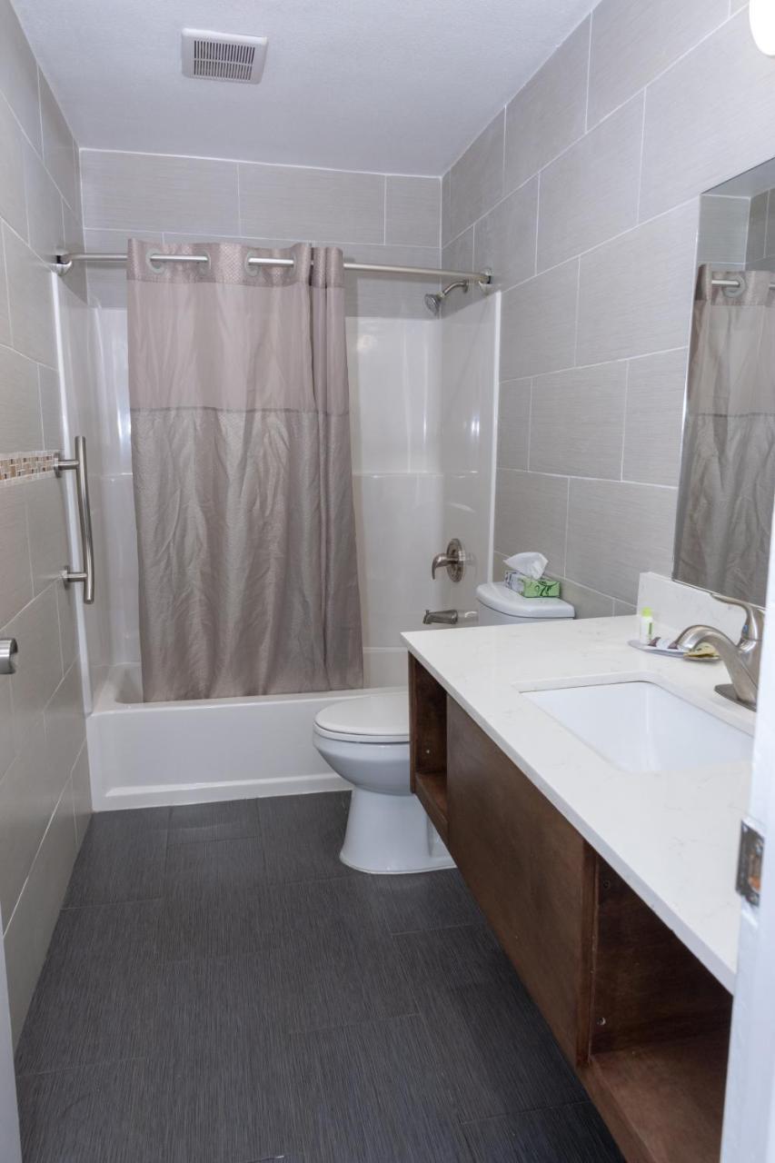 Value Inn Bellflower Bagian luar foto