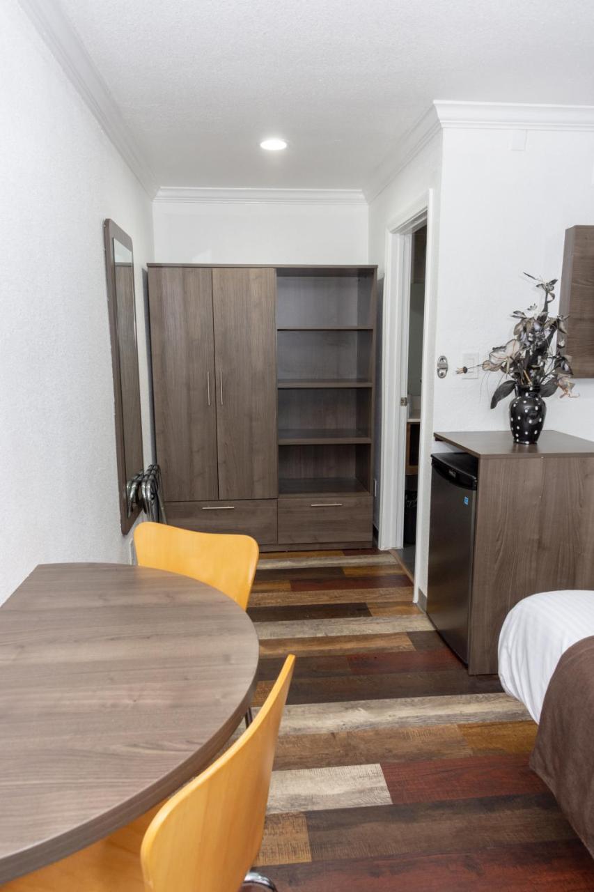 Value Inn Bellflower Bagian luar foto