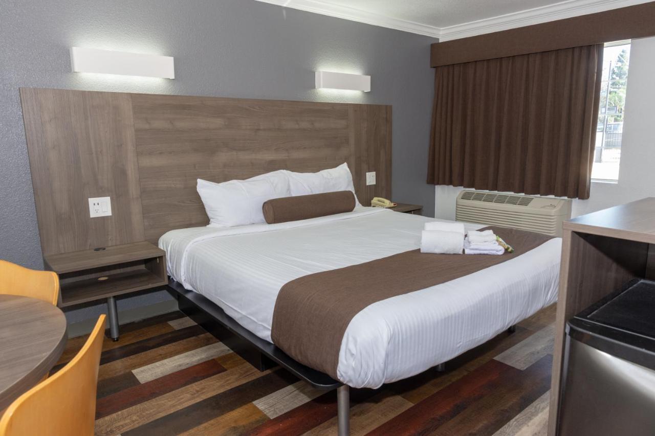 Value Inn Bellflower Bagian luar foto