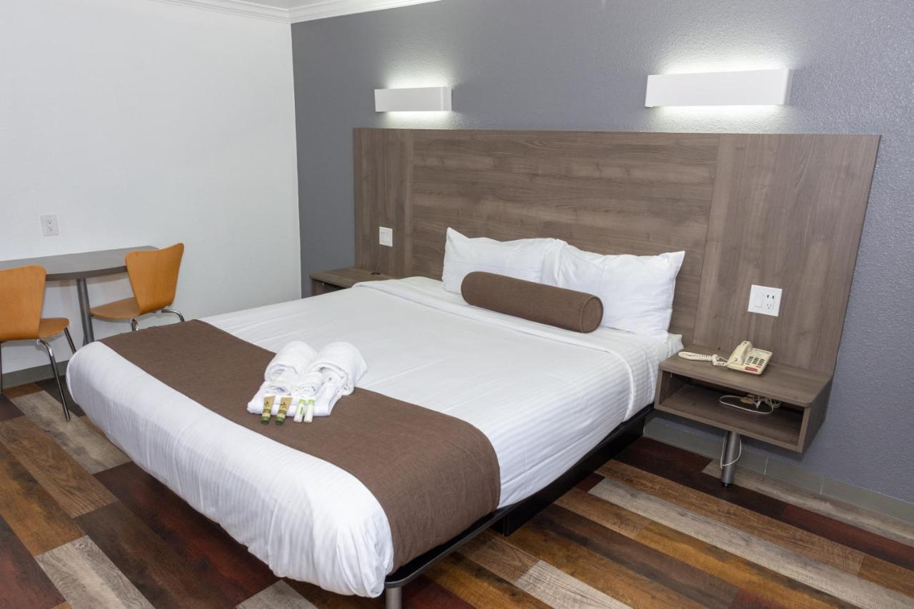 Value Inn Bellflower Bagian luar foto